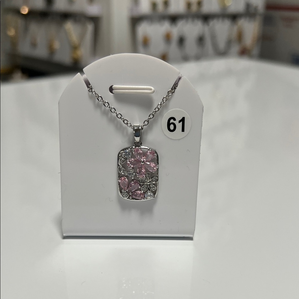 Elegant Pink and Silver Pendant Necklace